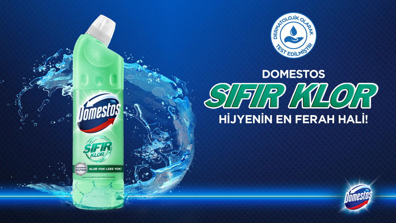 Klozetin kenarında Domestos çamaşır suyu