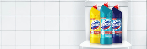 бутылки Domestos в ванной
